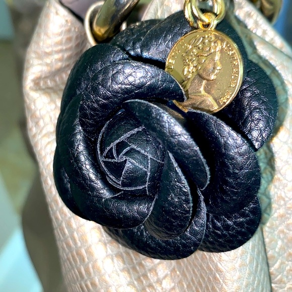 Vintage Vanessa bag made in Korea I added charm. - Picture 5 of 12